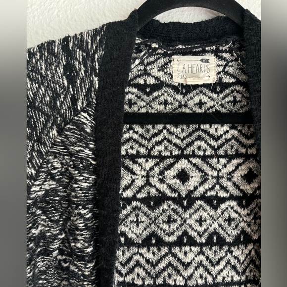 Women’s Long Sleeved Open Front Knit Cardigan - Picture 4 of 9